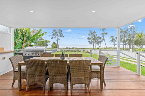 Absolute Foreshore Lakeside Cottage - Queensland Tourism 0