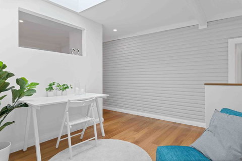 Absolute Foreshore Lakeside Cottage - Queensland Tourism 2