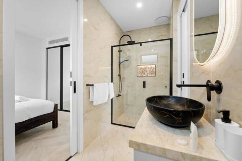 Absolutely Stunning Newly Built Burwood Townhouse - Queensland Tourism 4