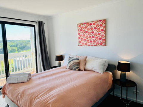 ACACIA - 6 Joy Tce Pets Welcome Outside - Queensland Tourism 3