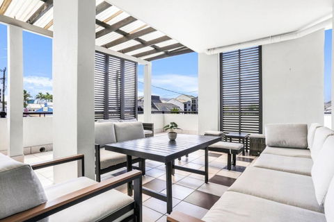 Accent On McLeod - Breezy Outdoor Living - Queensland Tourism 1