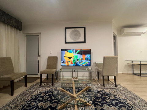 ADELAIDE CBD APARTMENT - 3BR, 2BATH & CARPARK - Queensland Tourism 2