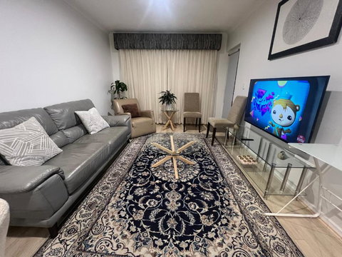 ADELAIDE CBD APARTMENT - 3BR, 2BATH & CARPARK - Queensland Tourism 3