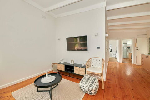 Adorable Beach Shack In The Heart Of Aireys Inlet - Queensland Tourism 4