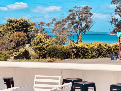 Adorable Studio Next To Cafe, Walk To Beach! - Queensland Tourism 0