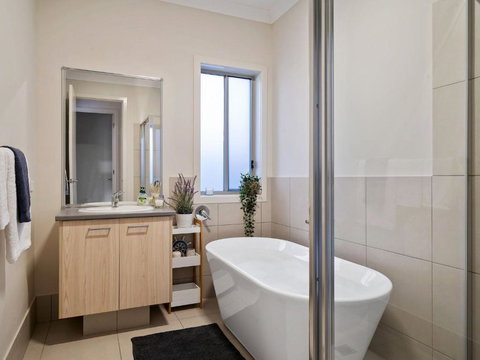 Adriatic Beach House - Queensland Tourism 4