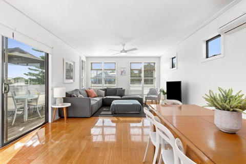 Adrift At Ocean Grove - Queensland Tourism 1