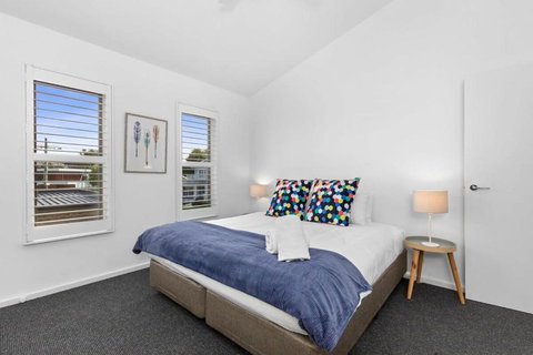 Adrift At Ocean Grove - Queensland Tourism 4