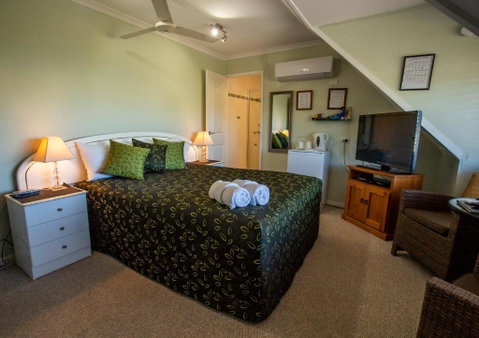 Ainslie Manor Bed And Breakfast - QLD Tourism 3