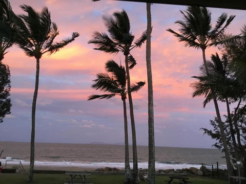 ABSOLUTE BEACH FRONT MACKAY - Blue Pacific - Queensland Tourism 4