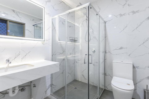 Aaron Motel - Queensland Tourism 2