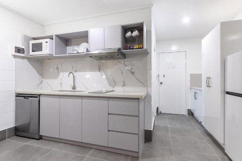 Aaron Motel - Queensland Tourism 1