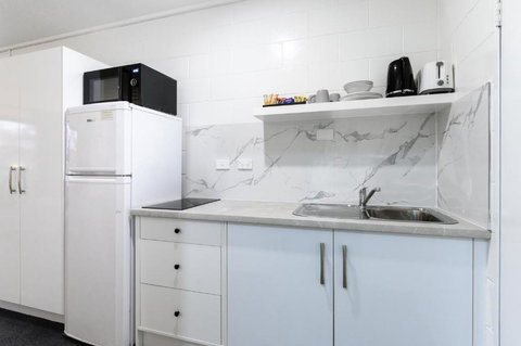 Aaron Motel - Queensland Tourism 4