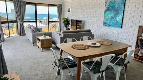 A Minutes Walk To The Beach! - Queensland Tourism 0