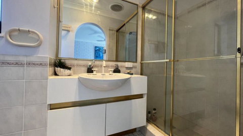 A Minutes Walk To The Beach! - Queensland Tourism 2