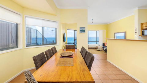Absolute Oceanfront Portovenere - Queensland Tourism 3