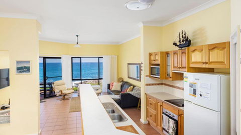 Absolute Oceanfront Portovenere - Queensland Tourism 4