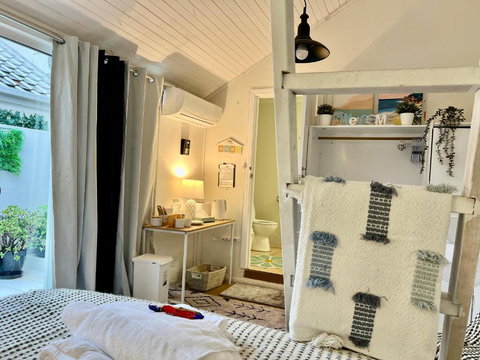 Affordable Luxury Room - Queensland Tourism 4