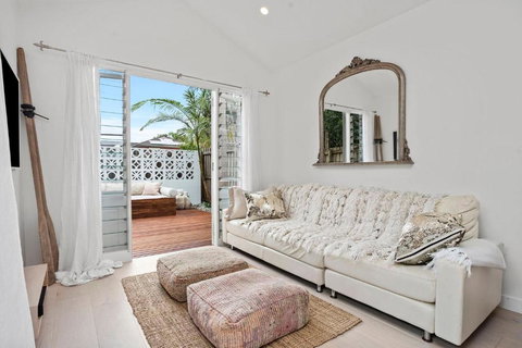 A Perfect Stay - The Boat House - Queensland Tourism 1