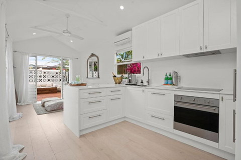 A Perfect Stay - The Boat House - Queensland Tourism 4