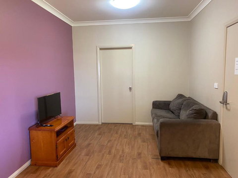 Airfield Tourist Park Temora - Queensland Tourism 2