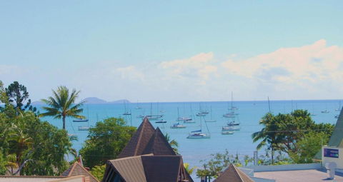 Airlie Beach Apartments - Queensland Tourism 0