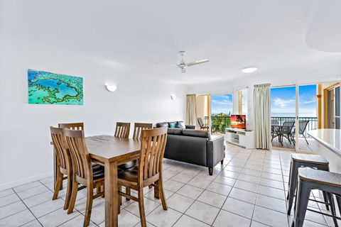 Airlie Ocean Paradise - Queensland Tourism 0