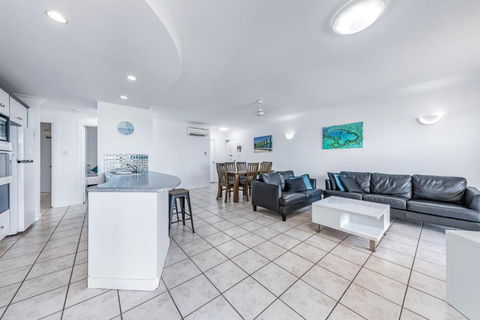 Airlie Ocean Paradise - Queensland Tourism 1