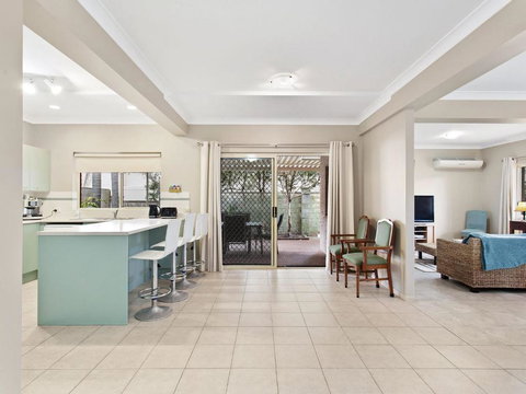 Ajax Avenue 6 - Queensland Tourism 2