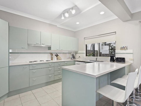 Ajax Avenue 6 - Queensland Tourism 3