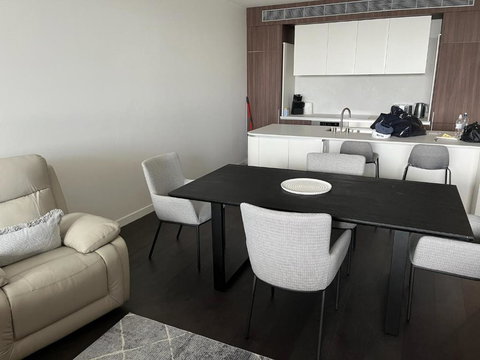 AKS Honeysuckle - Queensland Tourism 1