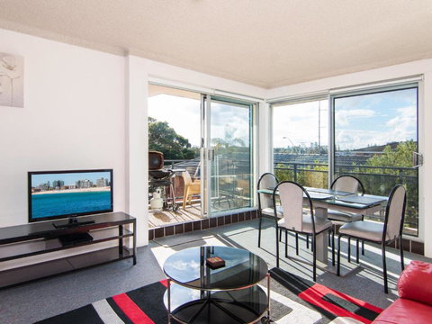 Albert Court 8 - Queensland Tourism 0