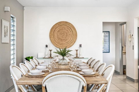 Alex Beach House - Queensland Tourism 1