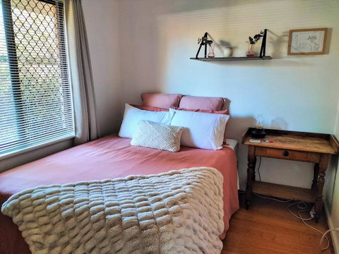 All The Comforts By The Lake - Queensland Tourism 0