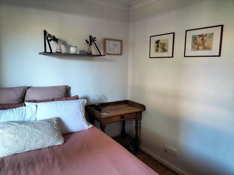 All The Comforts By The Lake - Queensland Tourism 1