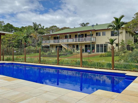 ALLA MARE - Queensland Tourism 0