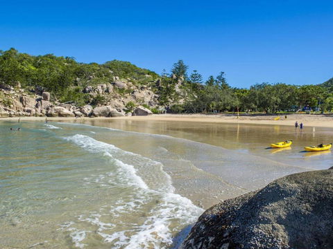 Alma Bay Holiday Unit 2 - Queensland Tourism 1