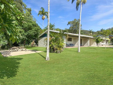 Alma Bay Holiday Unit 2 - Queensland Tourism 0