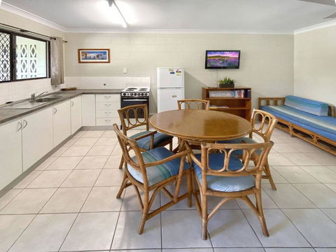 Alma Bay Holiday Unit 2 - Queensland Tourism 4