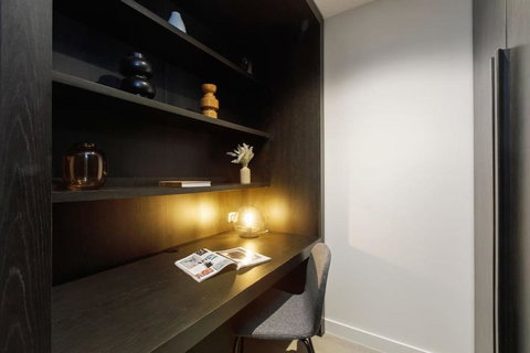 Aloft On Collins - Skyline Views From The 53rd Floor - Queensland Tourism 2