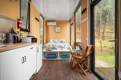 Alpaca Tiny House With Vineyard Lakeside By Tiny Away - Queensland Tourism 2