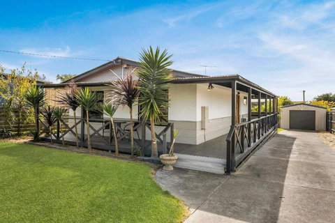 Alumuna In Cape Woolamai - Queensland Tourism 2