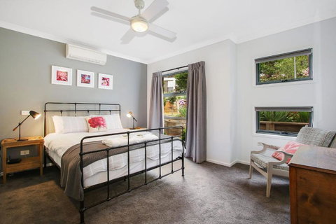 Always Bright - A Bright Escape - Queensland Tourism 0