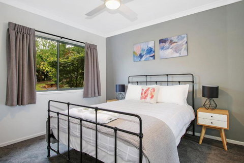 Always Bright - A Bright Escape - Queensland Tourism 1