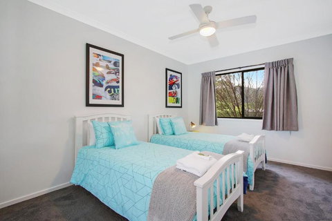 Always Bright - A Bright Escape - Queensland Tourism 2