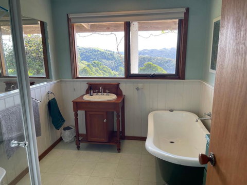 Alyeska Farm House - Queensland Tourism 3