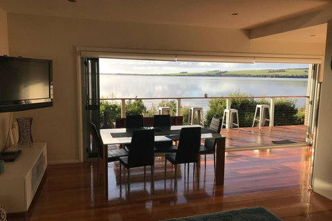 Amazing Ansons Bay Absolute Waterfront Beach House - Queensland Tourism 0