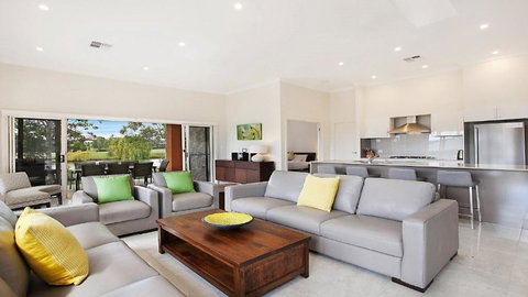 Amber Lakes - The Vintage - Queensland Tourism 1