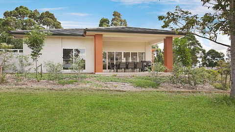 Amber Lakes - The Vintage - Queensland Tourism 3