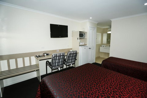 Amber Lodge Motel - Queensland Tourism 1